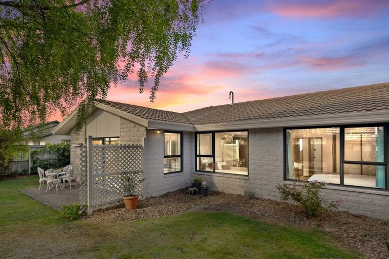 Photo of property in 2/116 Reynolds Avenue, Bishopdale, Christchurch, 8053