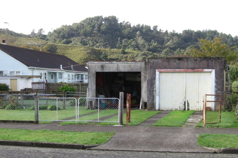 Photo of property in 42 Biddle Crescent, Taita, Lower Hutt, 5011