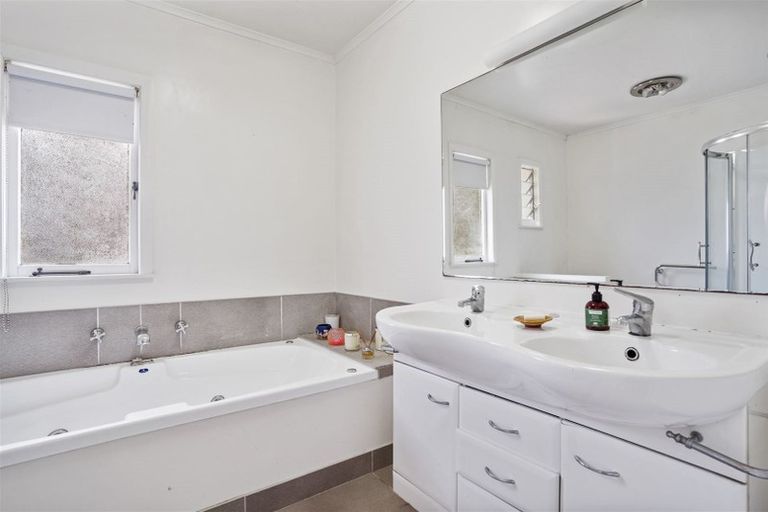 Photo of property in 279 Titirangi Road, Titirangi, Auckland, 0604