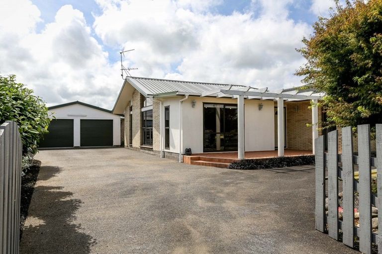 Photo of property in 5 John Guthrie Place, Merrilands, New Plymouth, 4312