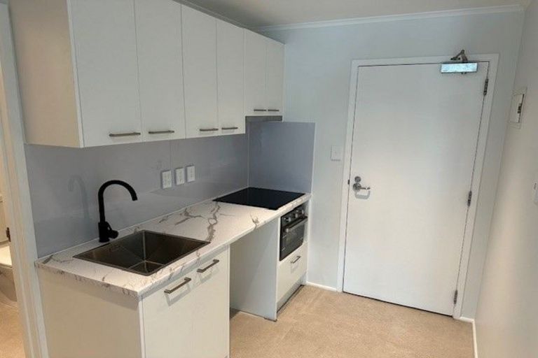 Photo of property in 2c/30 Westward Ho, Glen Eden, Auckland, 0602