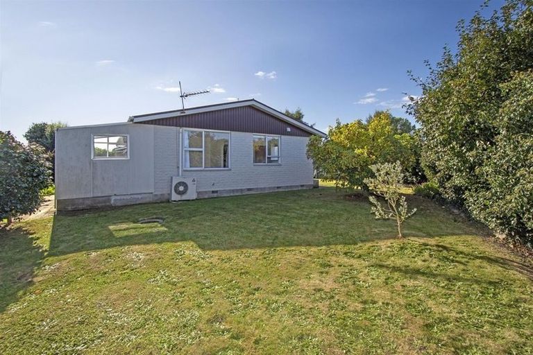 Photo of property in 2/5 Chilton Drive, Mairehau, Christchurch, 8052