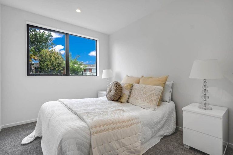 Photo of property in 19 Korokio Lane, Henderson, Auckland, 0612