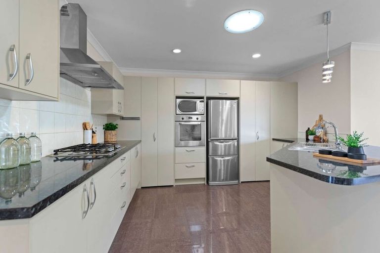 Photo of property in 2 Gibson Place, Papamoa Beach, Papamoa, 3118