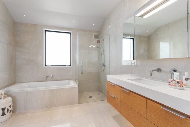 Photo of property in 96 Merivale Lane, Merivale, Christchurch, 8014