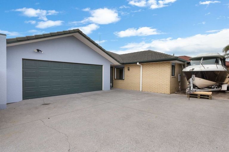 Photo of property in 53 Dalton Drive, Papamoa Beach, Papamoa, 3118