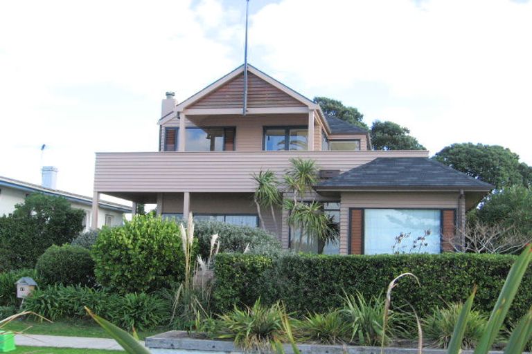 Photo of property in 17 The Esplanade, Eastern Beach, Auckland, 2012