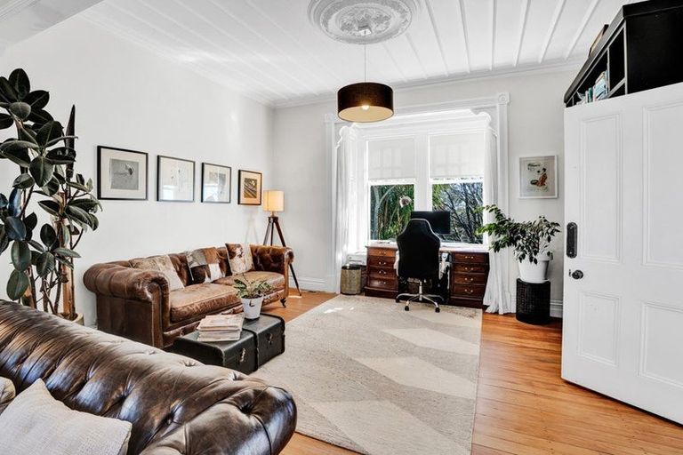 Photo of property in 5 Rogan Street, New Plymouth, 4310