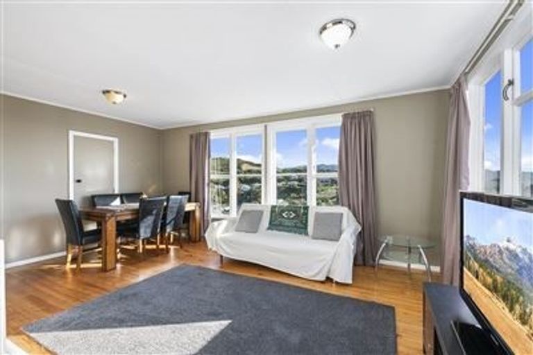 Photo of property in 27 Durham Street, Cannons Creek, Porirua, 5024