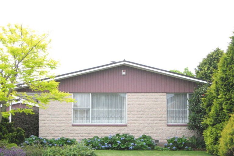 Photo of property in 12 Beeston Place, Redwood, Christchurch, 8051