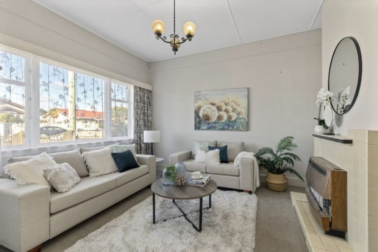 Photo of property in 15 Collins Street, Petone, Lower Hutt, 5012