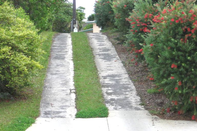 Photo of property in 8 Merchant Avenue, Te Atatu South, Auckland, 0610