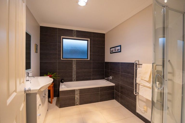 Photo of property in 7 Dobsons Lane, Kelvin Grove, Palmerston North, 4470