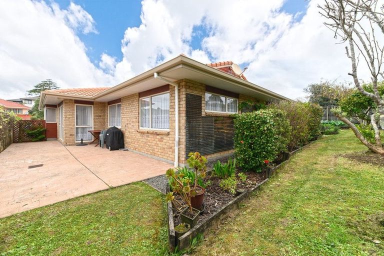 Photo of property in 112 Buscomb Avenue, Henderson, Auckland, 0610