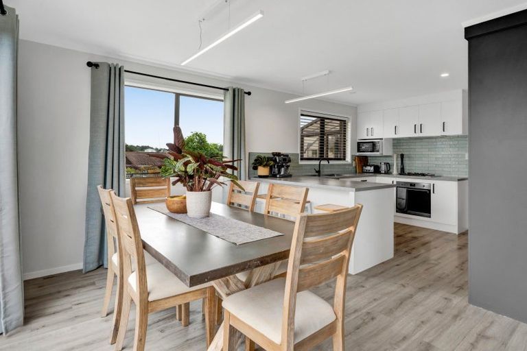 Photo of property in 17 Caledonia Place, Highlands Park, New Plymouth, 4312