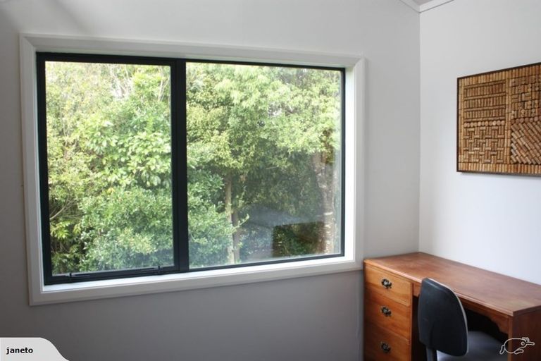 Photo of property in 52 Poto Road, Normandale, Lower Hutt, 5010