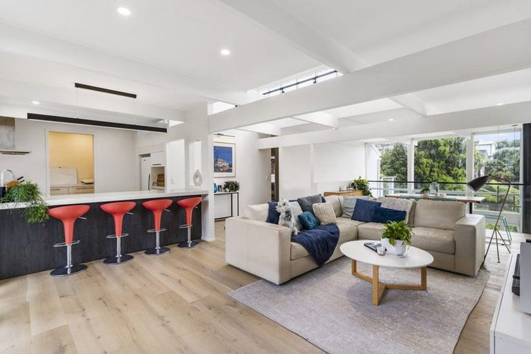 Photo of property in 92 Parr Terrace, Castor Bay, Auckland, 0620