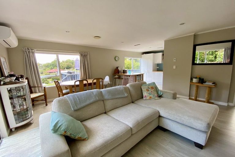 Photo of property in 52 Stillwater Crescent, Stillwater, Silverdale, 0993