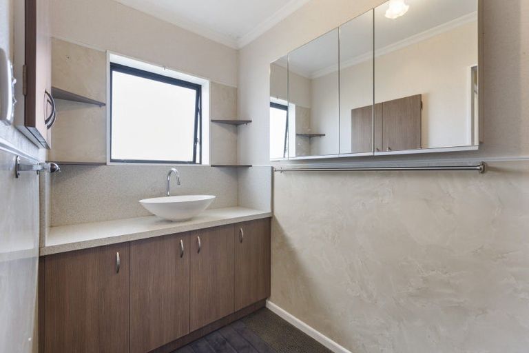 Photo of property in 14 Sackville Street, Fitzroy, New Plymouth, 4312