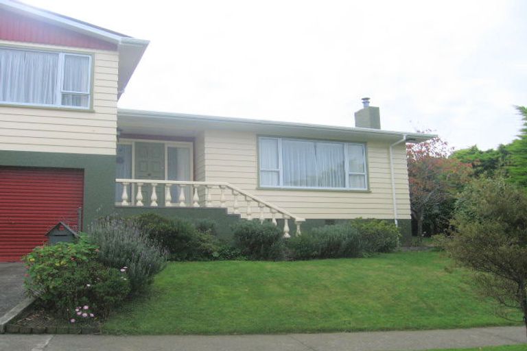 Photo of property in 2 Acacia Avenue, Maungaraki, Lower Hutt, 5010