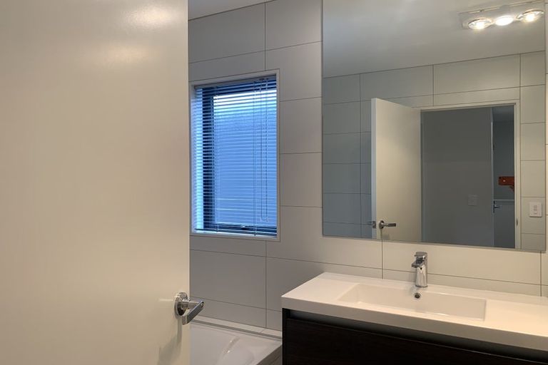 Photo of property in 10 Port Way, Rosehill, Papakura, 2113