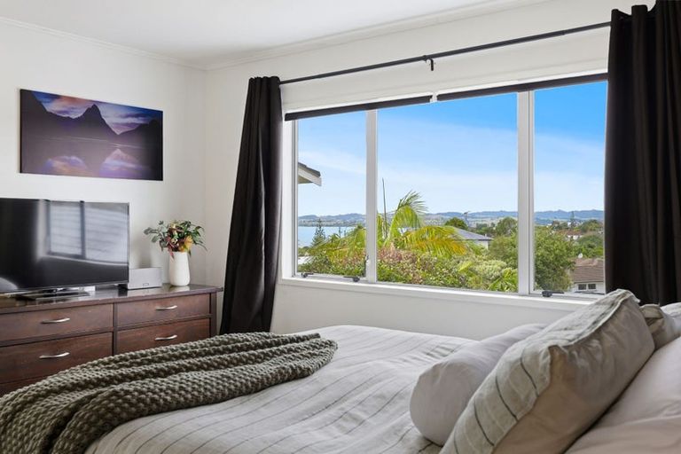 Photo of property in 16 Judkins Crescent, Cockle Bay, Auckland, 2014