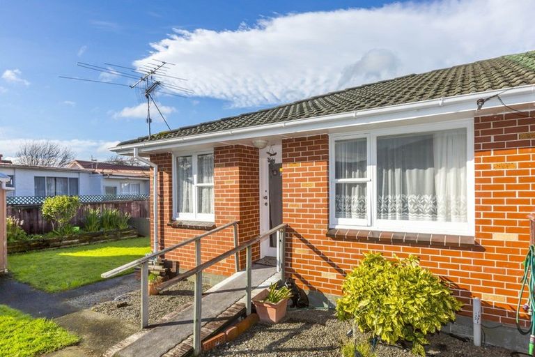 Photo of property in 4/13 Sutherland Avenue, Silverstream, Upper Hutt, 5019