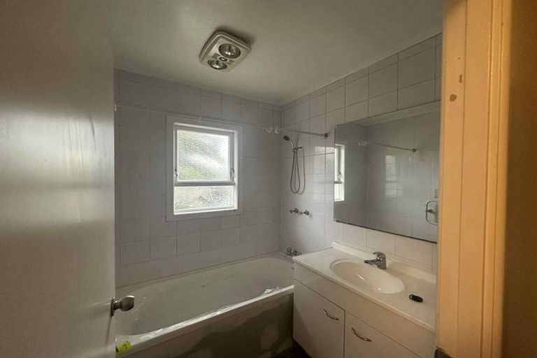 Photo of property in 210 Lake Road, Northcote, Auckland, 0627