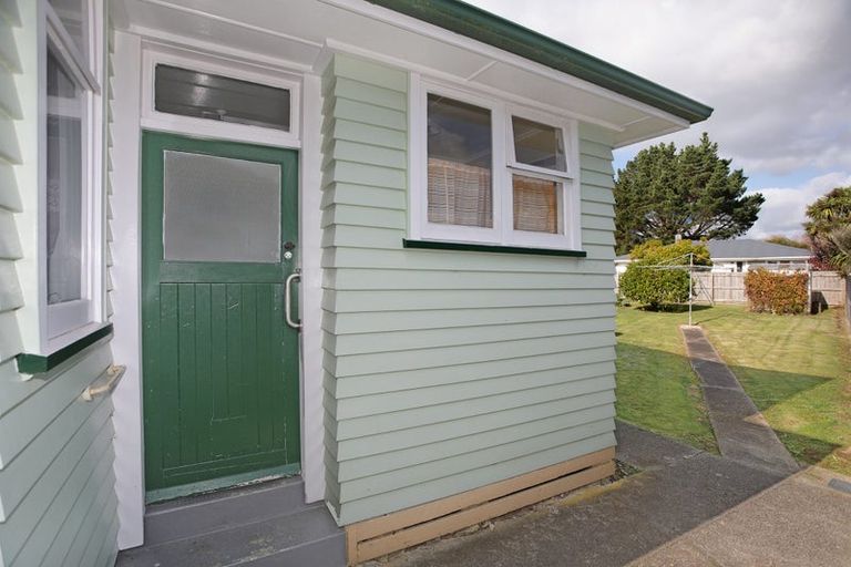 Photo of property in 14 Ward Street, Bulls, 4818