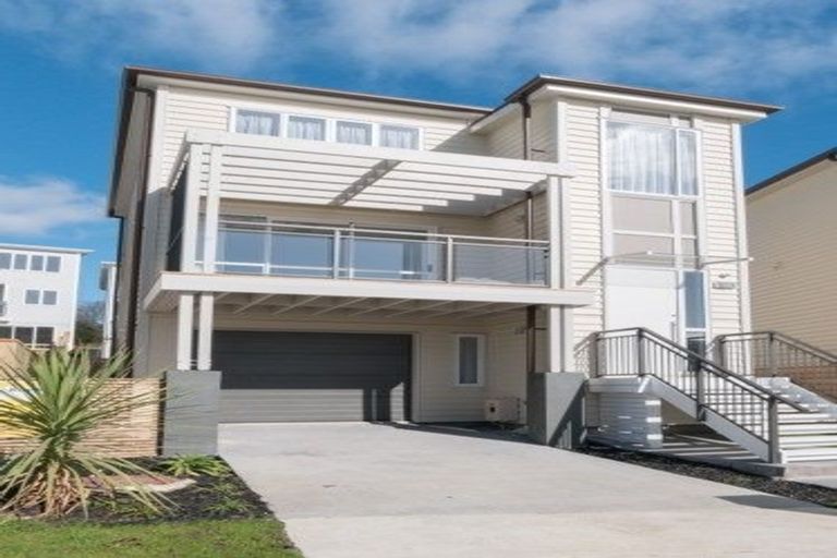 Photo of property in 22 Fernly Rise, Flat Bush, Auckland, 2019