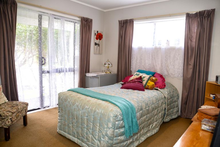 Photo of property in 166 Carnoustie Drive, Wattle Downs, Auckland, 2103