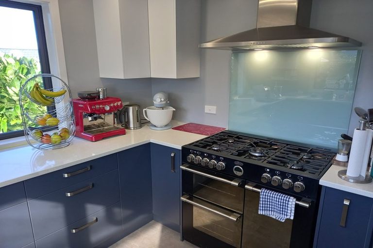 Photo of property in 8a Beach Road, Titahi Bay, Porirua, 5022