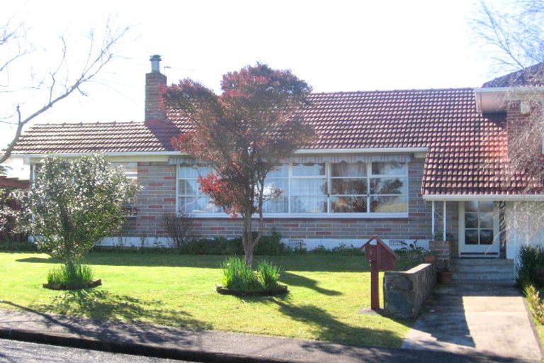 Photo of property in 1 Renwick Street, Papakura, 2110