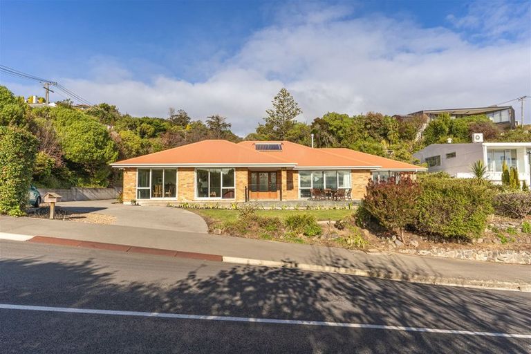 Photo of property in 18 Saint Andrews Hill Road, Mount Pleasant, Christchurch, 8081