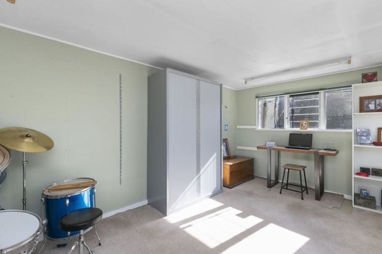 Photo of property in 6 Monaghan Avenue, Karori, Wellington, 6012