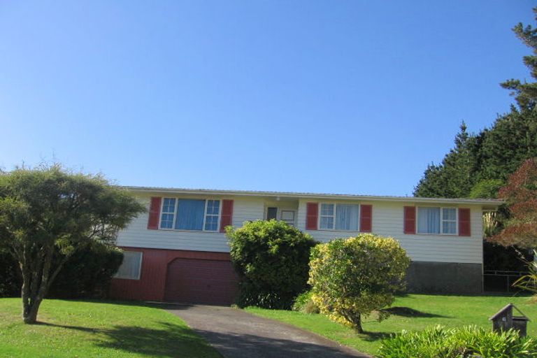 Photo of property in 6 Colonial Grove, Tawa, Wellington, 5028