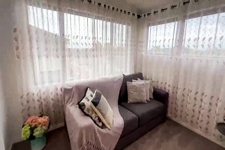 Photo of property in 43c Beach Road, Pahurehure, 2113