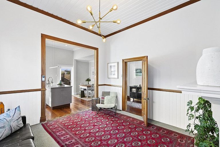 Photo of property in 8 Morley Street, New Plymouth, 4310