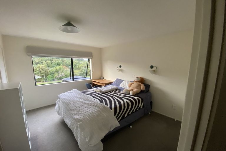 Photo of property in 2/13a Kitewao Street, Northcote, Auckland, 0627