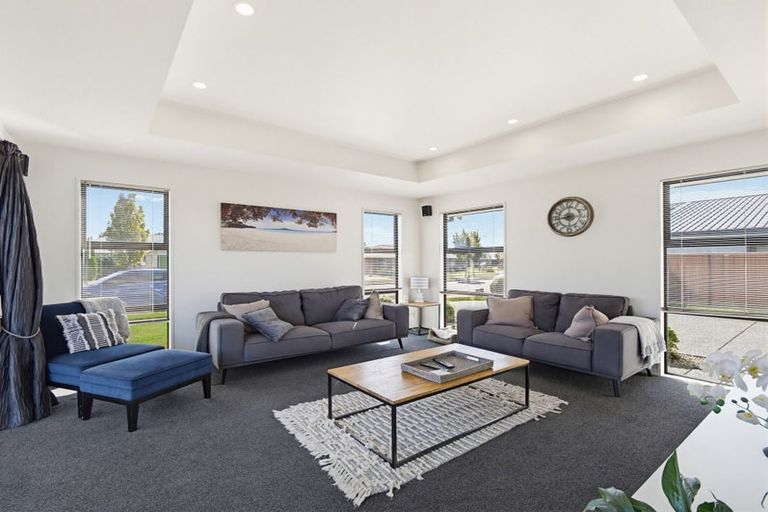 Photo of property in 10 Shillingford Boulevard, Rolleston, 7615