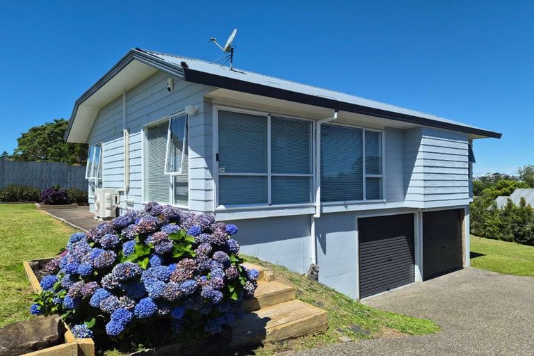 Photo of property in 9 Miriam Corban Heights, Henderson, Auckland, 0612