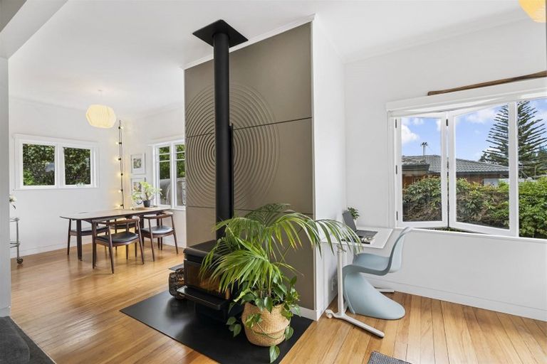 Photo of property in 1/115 Shakespeare Road, Milford, Auckland, 0620