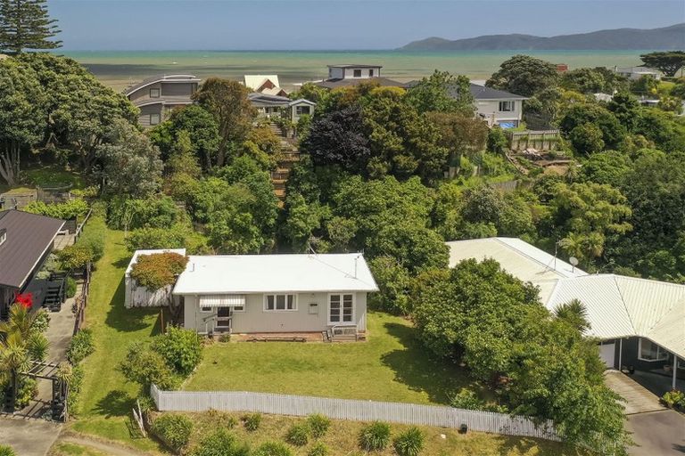 Photo of property in 21 Renown Road, Raumati South, Paraparaumu, 5032