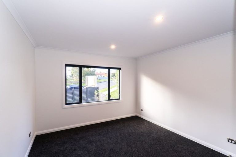 Photo of property in 1 Tower Place, Fitzherbert, Palmerston North, 4410