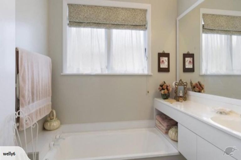 Photo of property in 53 Oakleigh Street, Maungaraki, Lower Hutt, 5010