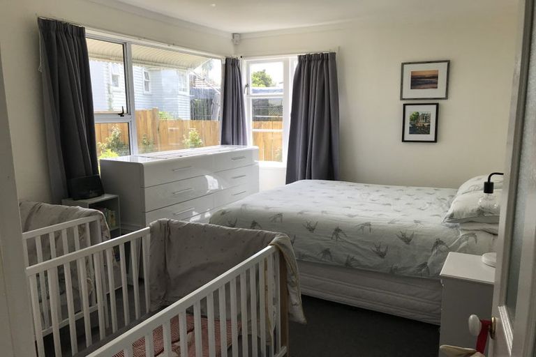 Photo of property in 9a Tahapa Crescent, Meadowbank, Auckland, 1072