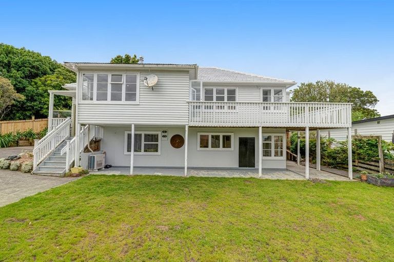 Photo of property in 10 St James Avenue, Helensville, 0800