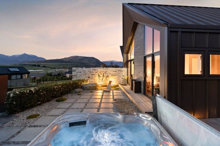 Photo of property in 39 Mcadam Drive, Jacks Point, Queenstown, 9371