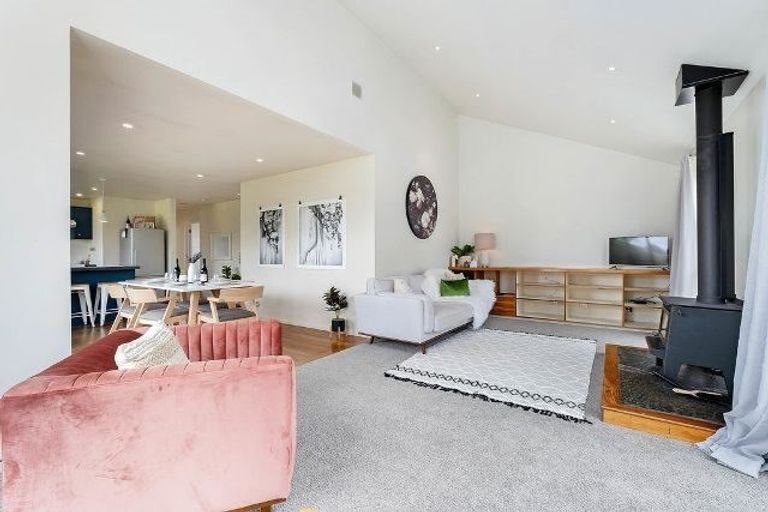 Photo of property in 22 Frye Crescent, Albert Town, Wanaka, 9305