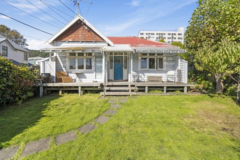 Photo of property in 1 Moir Street, Mount Victoria, Wellington, 6011